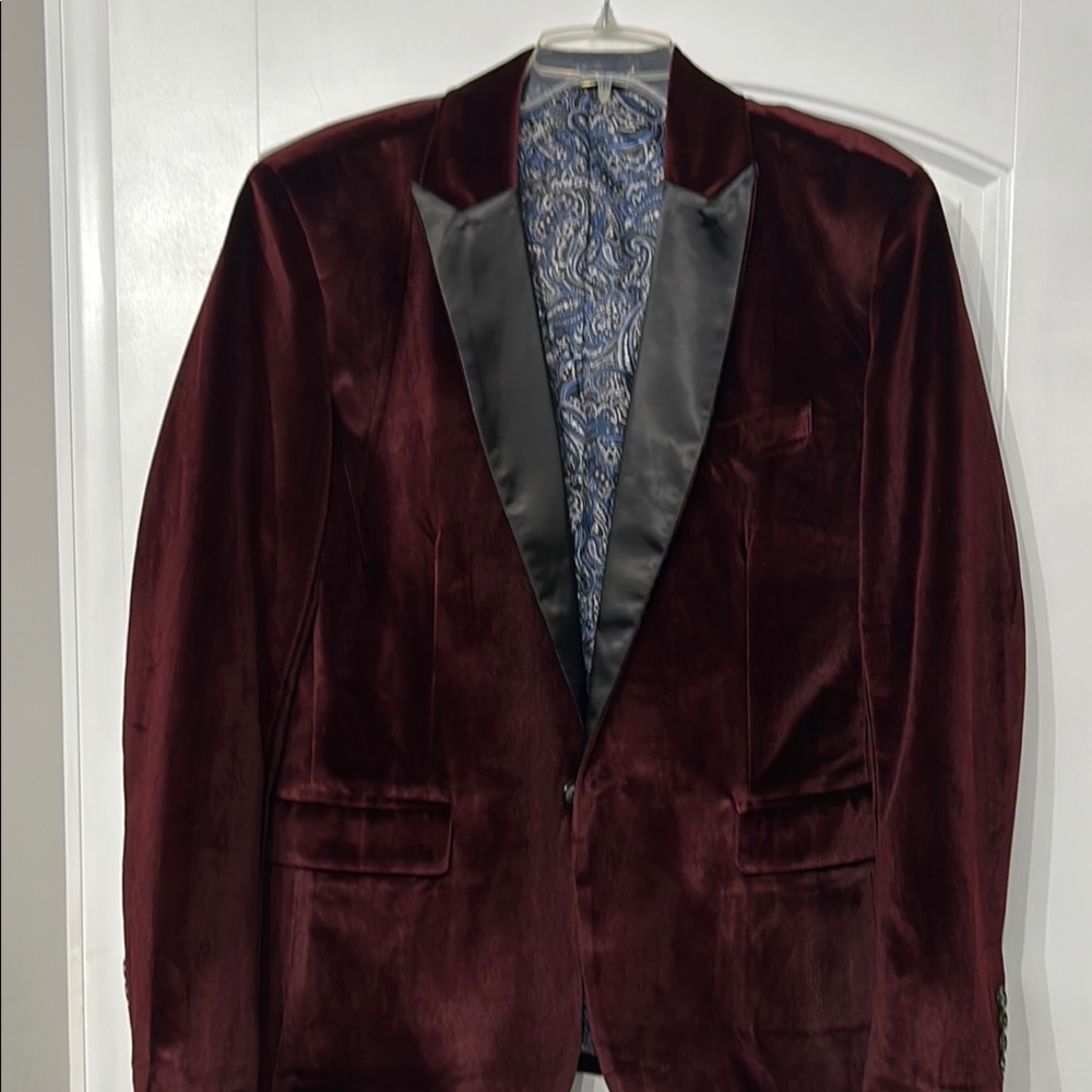 Elegant Burgundy Velvet Blazer
